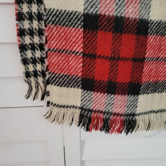 Steve Madden Double Sided Red Plaid Gimham Oversized Scarf - Picture 4 of 6